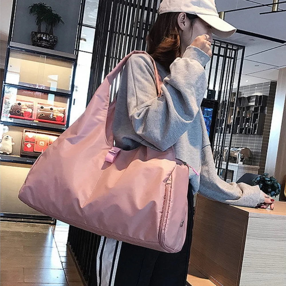 Yoga Bag Large Gym Bag for Women, Sports Bag with Shoe Compartment, Lightweight Waterproof Duffel Bag, Multi-Functional Travel Bag, Pink
